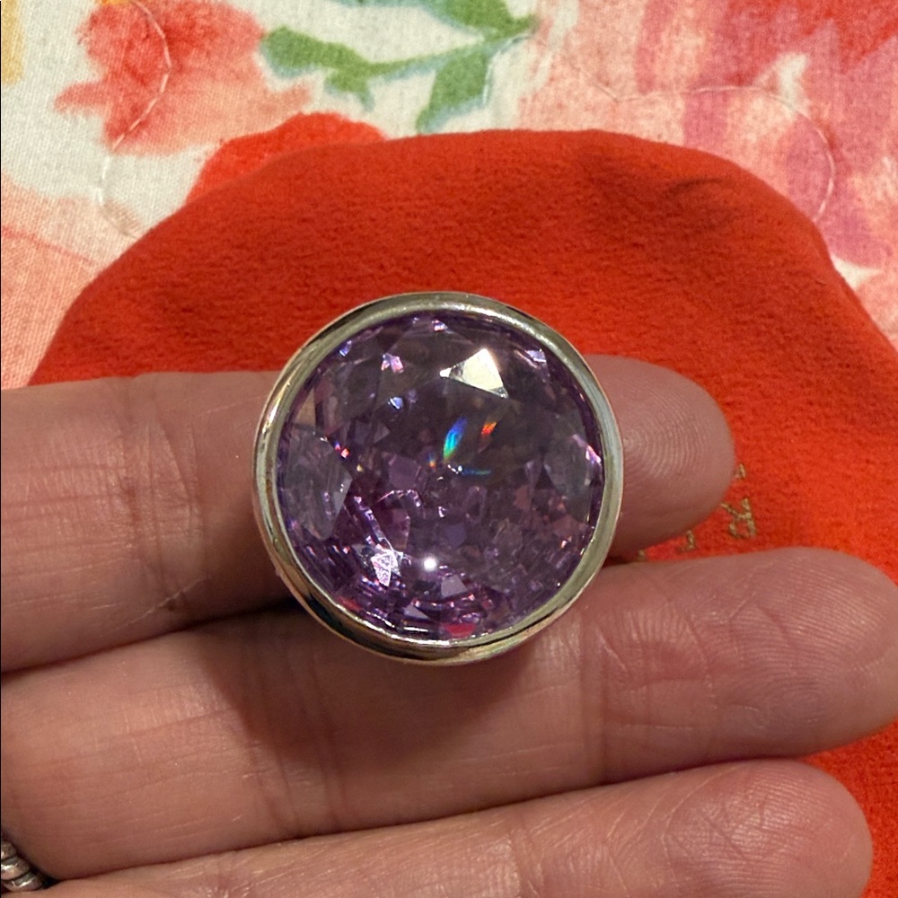Elegant Silver and Purple Gemstone Ring - Picture 2 of 6